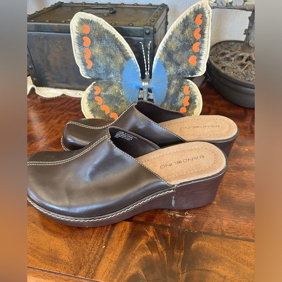 Bandolino ladies Brown, leather clogs and NWOT super cute perfect condition 10 - Picture 10 of 16